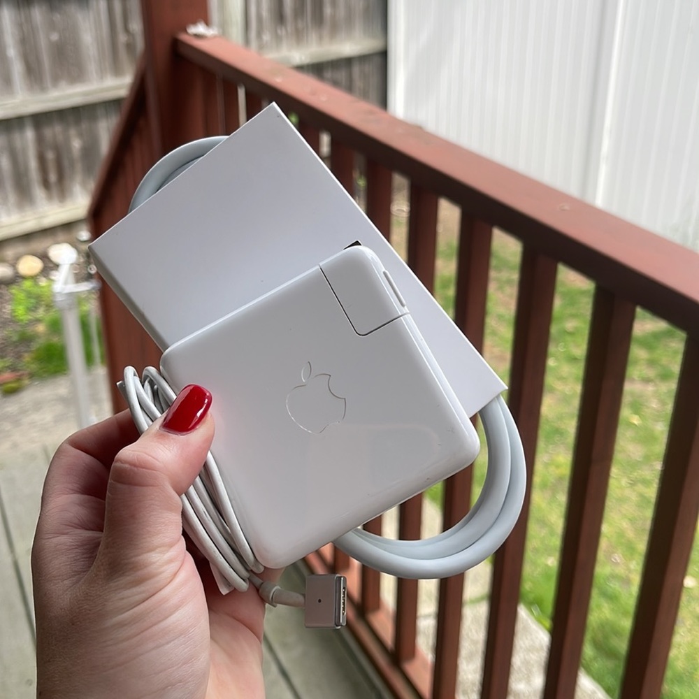 Apple MacBook Charger